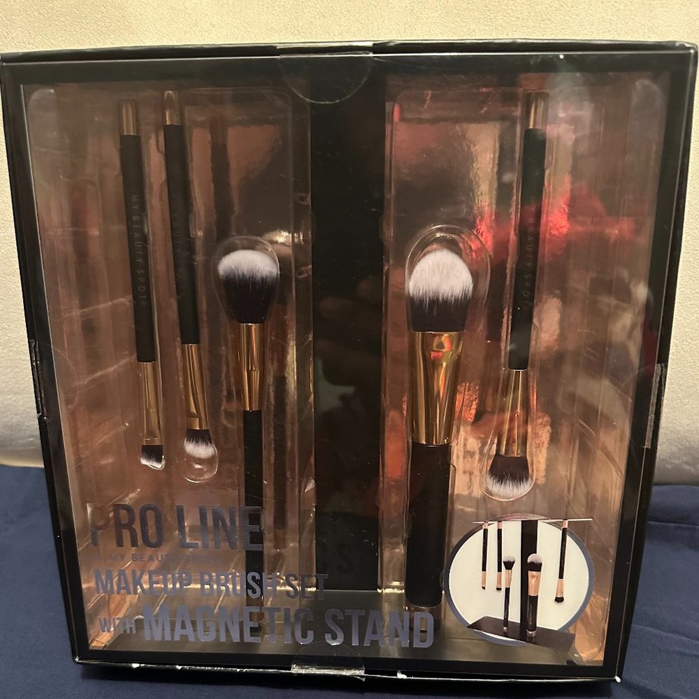 Makeup Brush Set with Magnetic Stand